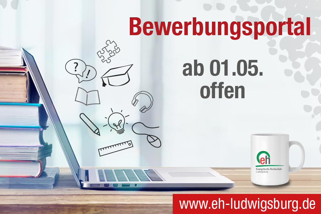 Ein symbolisches Bild zeigt einen Laptop und viele Fragezeigen. Es steht für die Suche nach einem passenden Studienplatz. An der Evangelischen Hochschule Ludiwgsburg besteht jetzt die Möglichkeit sich für einen Studienbeginn ab Oktober 2023 zu bewerben.